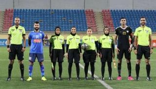 إسراء مبيضين مع طاقم التحكيم الأردني