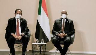 لقاء سابق بين البرهان وحمدوك- أرشيفية