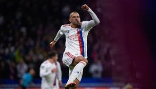 إسلام سليماني مهاجم ليون ومنتخب الجزائر