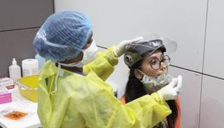 فحص كورونا في الإمارات