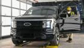 أسرع شاحنة في العالم F-150.. "برق" تضع "فورد" في مأزق