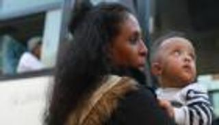 لأول مرة منذ عام.. إجلاء 172 لاجئا من ليبيا إلى النيجر