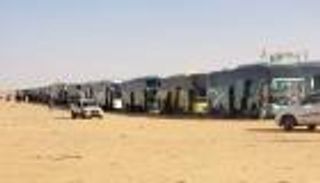 بسبب الزحام.. اليمن يعلق الرحلات البرية مؤقتا للسعودية