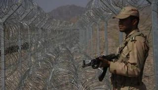 جندي في قوات حرس الحدود الإيرانية- صورة من 