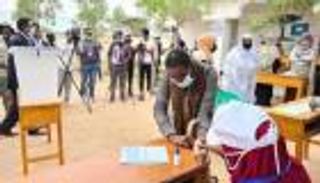 ٢٠ دولة ومنظمة تدعو إلى تسريع الانتخابات بالصومال