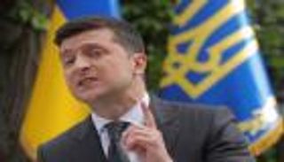 رئيس أوكرانيا "يرفع يد" رجال الأعمال عن السياسة بـ"قانون"