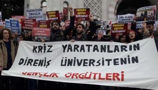 طلاب أتراك يحتجون على المجلس الأعلى للجامعات