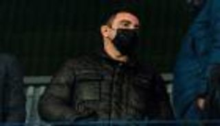 بالصور.. تشافي يبشر جماهير برشلونة بأول ظهور بعد تعيينه مدربا