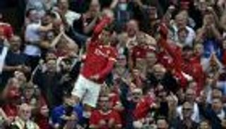 عودة التشجيع وقوفا.. قرار انتظره الدوري الإنجليزي 25 عاما