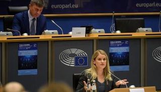 فرانسيس هوجن في البرلمان الأوروبي