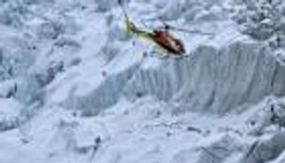 بعد أسبوعين.. العثور على جثث 3 متسلقين فرنسيين فُقدوا بـ"إيفرست"