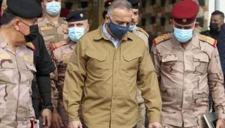 الكاظمي في مقر للعمليات وسط قيادات أمنية