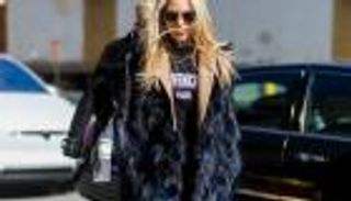 المعطف الفرو نجم موضة الشتاء