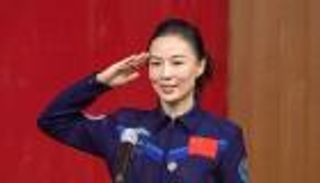 صينية تدخل التاريخ "من الفضاء"