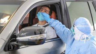 فحص كورونا من المركبة في الإمارات