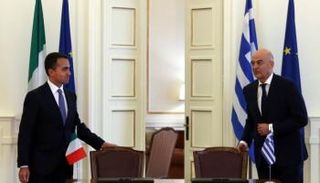 وزير خارجية إيطاليا خلال لقائه نظيره اليوناني