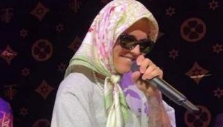 جاستن بيبر بالحجاب في حفل بأمريكا