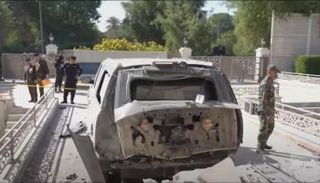 سيارة مدمرة في الهجوم على منزل الكاظمي