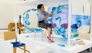 منحوتة لساعة رملية بالجناح البريطاني في إكسبو دبي