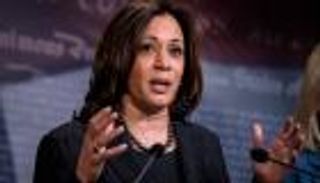 "زيارة المصالحة".. أزمة الغواصات "ترسو" بنائبة بايدن في باريس