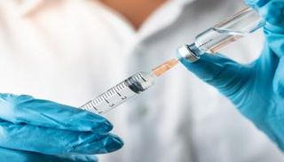 الإمارات تمضي بقوة في تقديم لقاحات كورونا