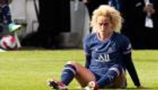 بسبب لاعبة جزائرية.. "كيد النساء" يفجر أزمة في باريس سان جيرمان