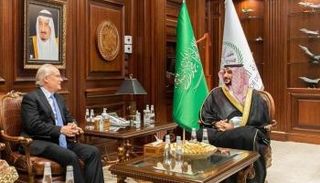 نائب وزير الدفاع السعودي خلال لقاء المبعوث الأمريكي لليمن 