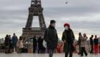 لمواجهة كورونا.. فرنسا تعيد العمل بإلزامية الكمامات بالمدارس