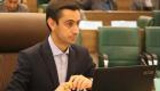 معارض بالمنفى.. سياسي إيراني يهرب من "حكم ظالم"