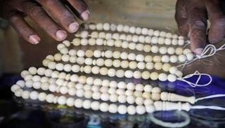 سبح مصنوعة من عظام الإبل