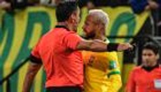 بالفيديو.. "احتواء الحكم" ينقذ نيمار من العقاب