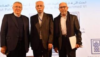 الصحفي محمد لبريني في أثناء تكريمه