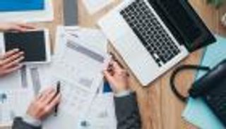 البرتغال تعاقب أرباب العمل حال الاتصال بموظفيهم خارج الدوام