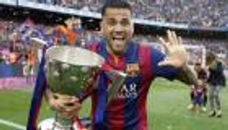 بعد 5 سنوات.. برشلونة يستعيد داني ألفيس