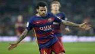 رمز الجيل الذهبي.. ماذا قدم داني ألفيس في فترته الأولى مع برشلونة؟