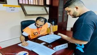 تسليم بطاقات الناخبين الليبيين