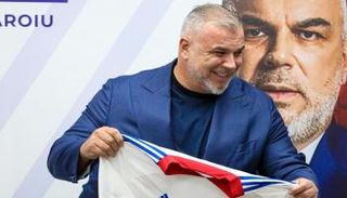 كوزمين أولاريو مدرب الشارقة الجديد