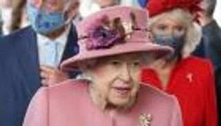 الملكة إليزابيث تظهر علنا لأول مرة منذ دخولها المستشفى