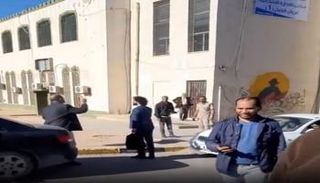 جانب من إغلاق المليشيات المسلحة لمقر المفوضية بغريان غربي ليبيا