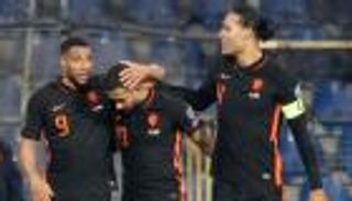 حادث دراجة وعربة جولف.. الفوضى تضرب هولندا قبل معركة التصفيات