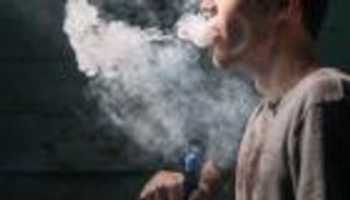 انقسام بريطاني حول استخدام السجائر الإلكترونية كعلاج.. تحذيرات ومخاوف