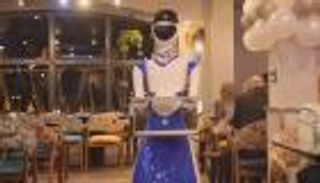 النادل الروبوت.. حكاية "الثعلب الأبيض" في الموصل: لا بقشيش