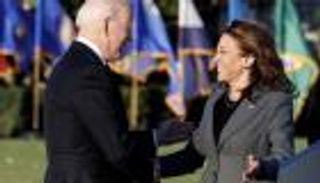 بعد تراجع شعبية هاريس.. ما مصير نائبة الرئيس؟