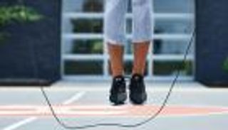 أفضل من الجري.. فوائد صحية للقفز بالحبل