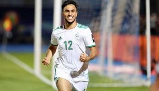 آدم وناس لاعب منتخب الجزائر