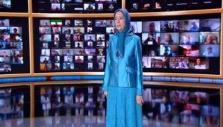 زعيمة المعارضة الإيرانية خلال كلمتها في مؤتمر سابق