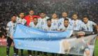 رسالة عابرة للقارات.. كيف فاجأ ميسي ورفاقه سيرخيو أجويرو؟