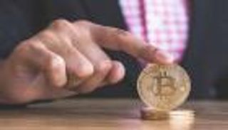 أسعار العملات الرقمية اليوم.. بيتكوين تعوض بعضا من خسائرها