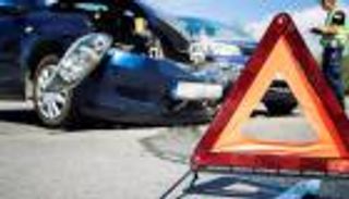 ما الذي يجب عليك فعله عند التعرض لحادث بسياراتك؟.. إجراءات بسيطة