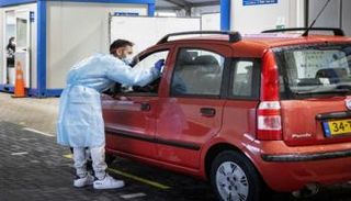 اختبار كورونا من السيارة في هولندا- أرشيفية